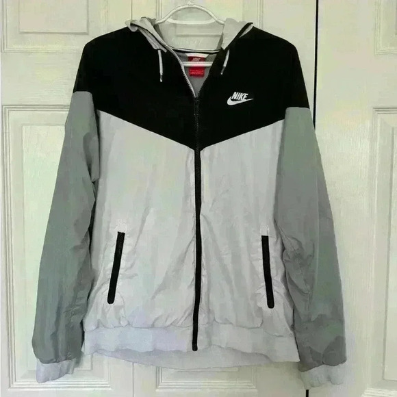 Nike Men’s Windrunner Jacket - Picture 3 of 13